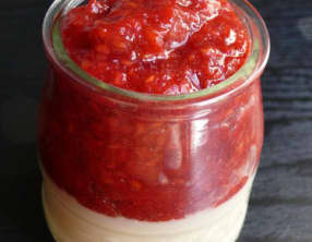 Panna Cotta Vanillée et sa Compotée Rhubarbe Framboises