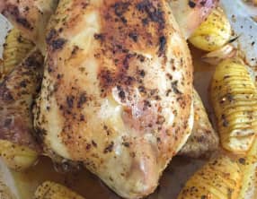 Le poulet fermier rôti au citron et à l'ail