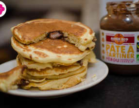 Pancakes au cœur de pâte à tartiner coulant
