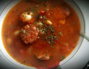Soupe épicée à la saucisse et aux haricots