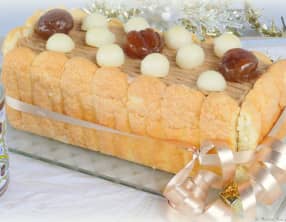 Charlotte à la crème de marron, vanille et poires comme une bûche