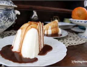 Mousse façon Bavaroise à la Poire et sauce pralinée