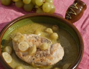 Blancs de poulet aux raisins blancs