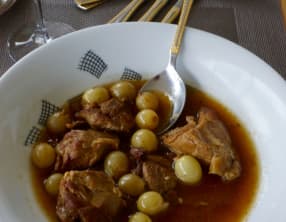 Tajine d'agneau aux raisins et échalotes