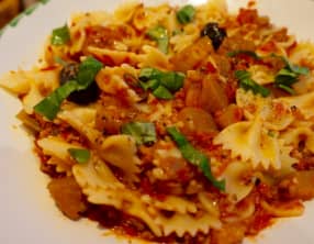 Pâtes aux tomates et aux aubergines