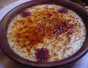 Crème brûlée au chocolat blanc et framboises