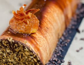 Buche de Noël à la mousse de yaourt, pain d'épice et kumquats