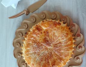 Galette des rois crème d'amandes et de marrons et marrons glacés