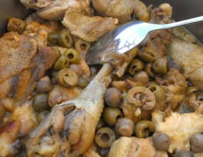 Poulet aux olives et champignons en cocotte