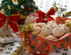 Petits sablés fourrés à la confiture Noël enchanté