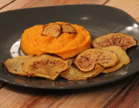 Purée de carotte au lait de coco et chips de Rutabaga