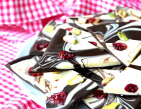 Tablettes de chocolat aux pistaches et canneberges