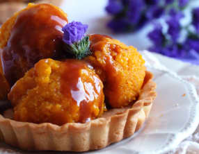 Tartelette de glace à la banane, potimarron et caramel au beurre salé