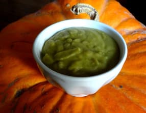 Velouté de potiron, pois cassés et chou chinois