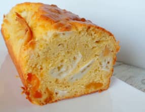 Cake chèvre et abricots secs