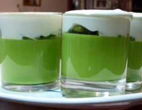 Panna cotta de petit pois, fèves et mousse de Roquefort