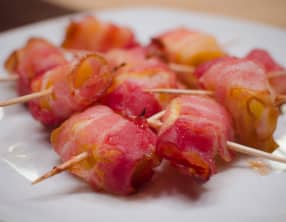 Brochettes d'ananas au bacon