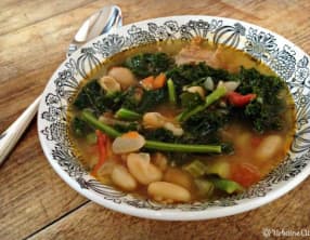 Soupe rustique aux saucisses italiennes et kale