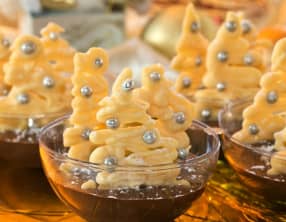 Mousse au chocolat et sa forêt de sapins blancs