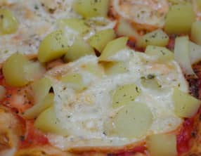 Pizza à la raclette et aux pommes de terre