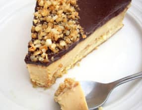 Sablé aux cacahuètes, crème caramel et miroir cacao