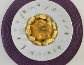 Gnocchis poêlés à la courge butternut et au jambon fumé