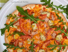 Pizza-wrap au thon, coeurs d'artichauts, pesto de tomates séchées à la ricotta