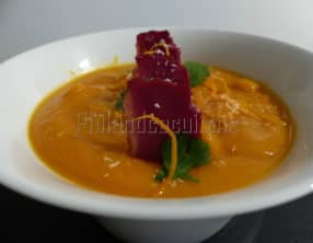 Velouté épais au potimarron, à l'orange et au lait de coco, chips de magret de canard