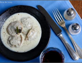 Raviolis farcis épinards et foie gras, crémeux au parmesan