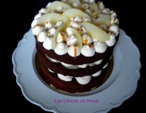 Naked cake chocolat, poires et caramel au beurre salé