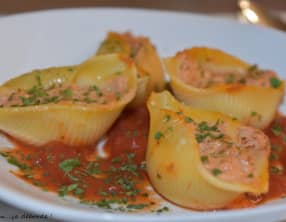 Conchiglioni farcis à la tomate et au thon