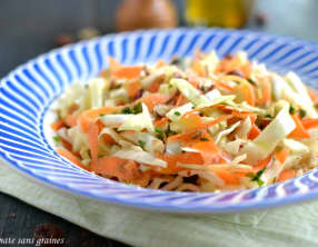 Salade de chou pommé, carottes et noisettes, huile d'olive citronnée