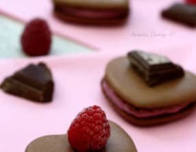 Macarons "coeur" au chocolat et framboise