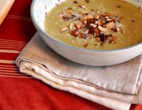 Velouté de brocolis à l’amande et au parmesan
