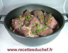 Coq au vin rouge à la charentaise