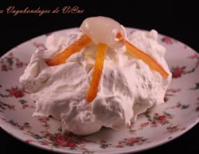 Pavlovas à la gelée d'orange et aux litchis caramélisés