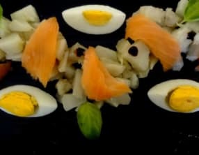 Salade de topinambours, saumon fumé et oeufs