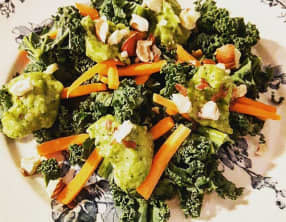 Salade de chou kale à la crème de courgette
