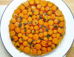 Tarte tatin de carottes, chèvre, sauge
