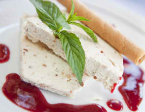 Nougat glacé : la meringue au miel cuit