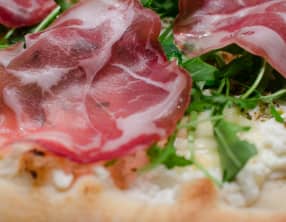 Pizza à la ricotta et à la coppa