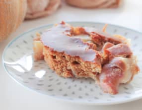 Gâteau vegan cobbler à la pêche, à l’eau de fleur d’oranger et à l’amande