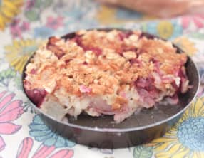 Crumble vegan de pêche rôtie à l'avoine, cannelle et fleur d’oranger