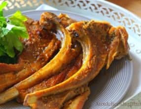 Côtelettes d’agneau marinées au four