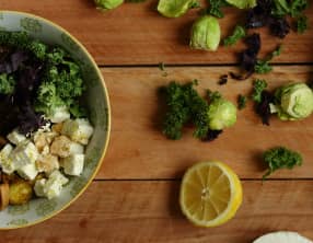 Bol végétarien de quinoa, choux de Bruxelles et champis caramélisés, serac au citron