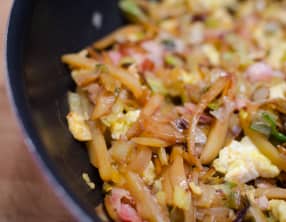 Poêlée de poireaux et de pommes de terre au bacon