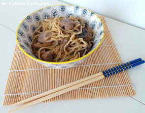 Wok de filet mignon de porc, pâtes et sauce soja