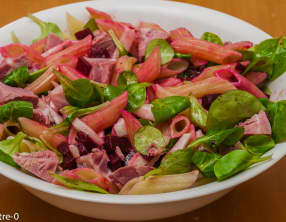 Salade de pâtes, betterave et jambonneau