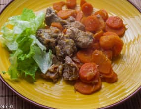 Porc à l'orange, aux épices et aux carottes