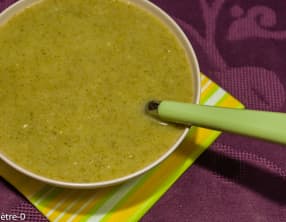 Soupe de brocolis au roquefort